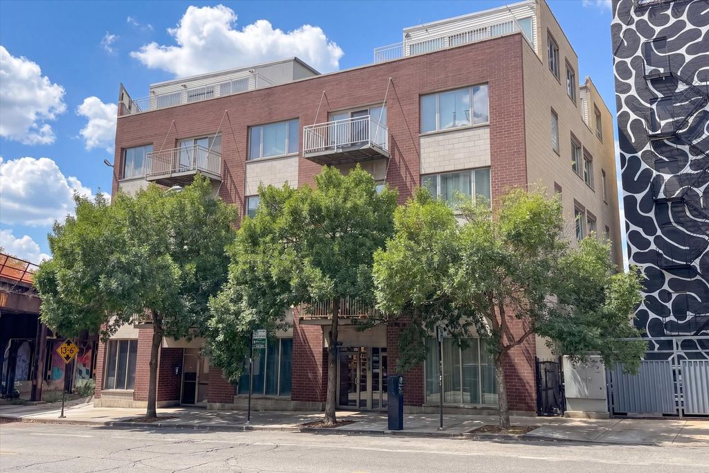 912 W Chicago Avenue 403, Chicago, IL 60642