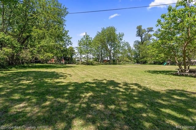 23456 Lee Baker Drive, Southfield, MI 48075