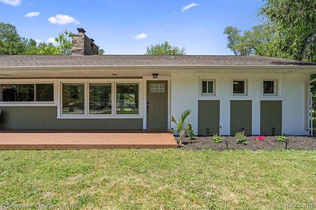 23456 Lee Baker Drive, Southfield, MI 48075