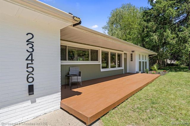 23456 Lee Baker Drive, Southfield, MI 48075