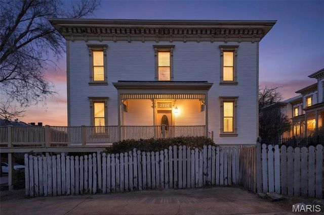 2224 Hickory Street, St Louis, MO 63104