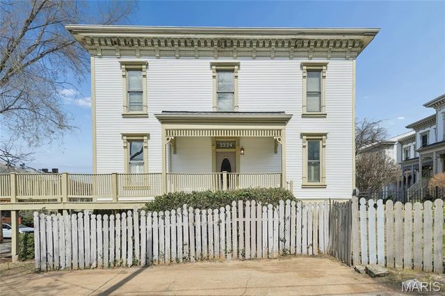 2224 Hickory Street, St Louis, MO 63104