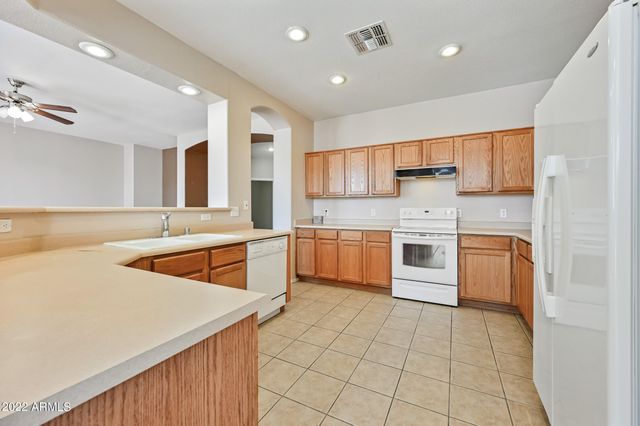 1525 W Saint Kateri Drive, Phoenix, AZ 85041