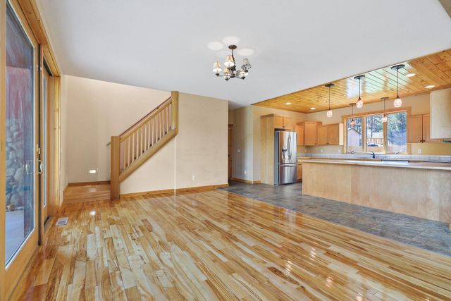 23612 N Westlake Dr, Nine Mile Falls, WA 99026
