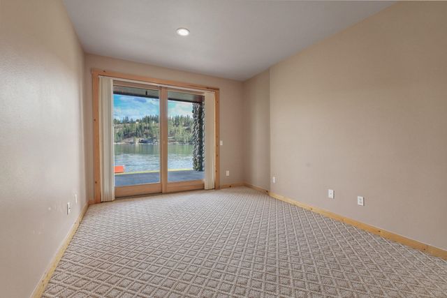 23612 N Westlake Dr, Nine Mile Falls, WA 99026