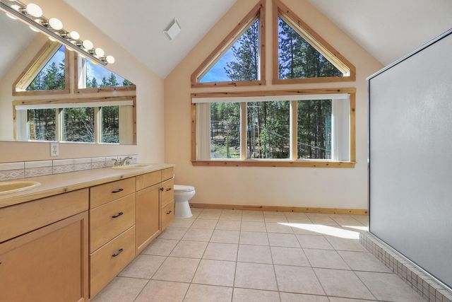23612 N Westlake Dr, Nine Mile Falls, WA 99026