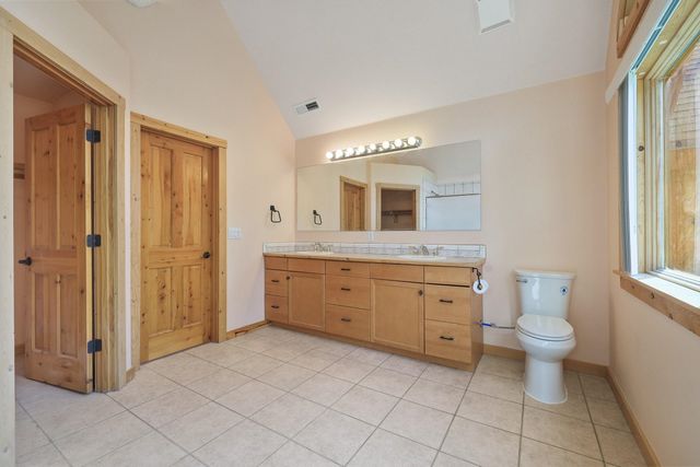 23612 N Westlake Dr, Nine Mile Falls, WA 99026
