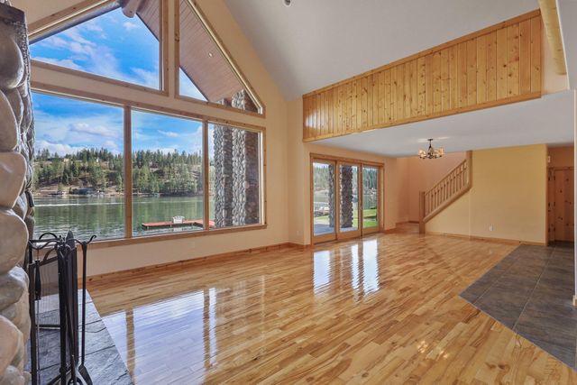 23612 N Westlake Dr, Nine Mile Falls, WA 99026