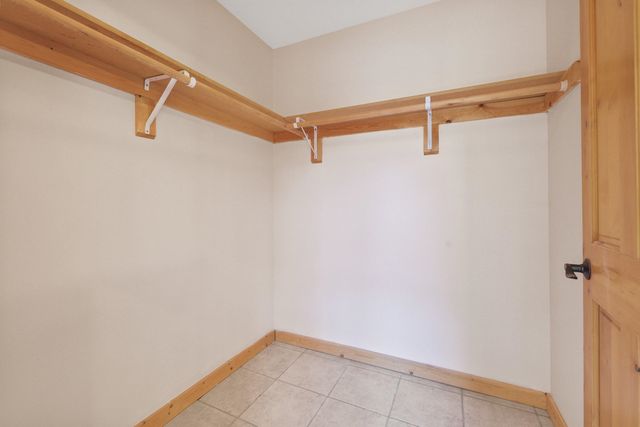 23612 N Westlake Dr, Nine Mile Falls, WA 99026