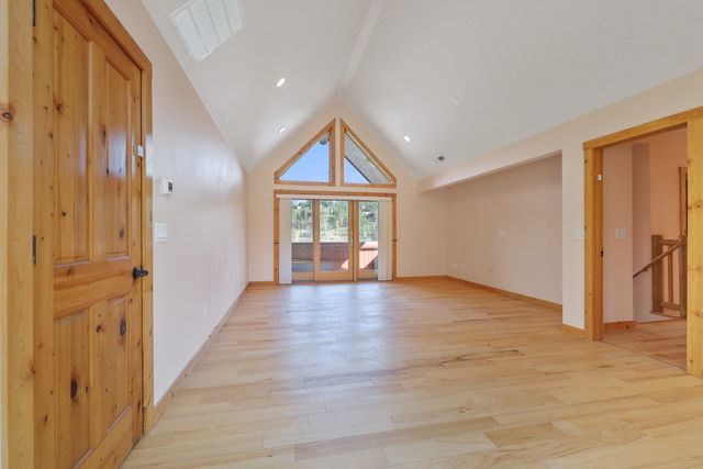 23612 N Westlake Dr, Nine Mile Falls, WA 99026