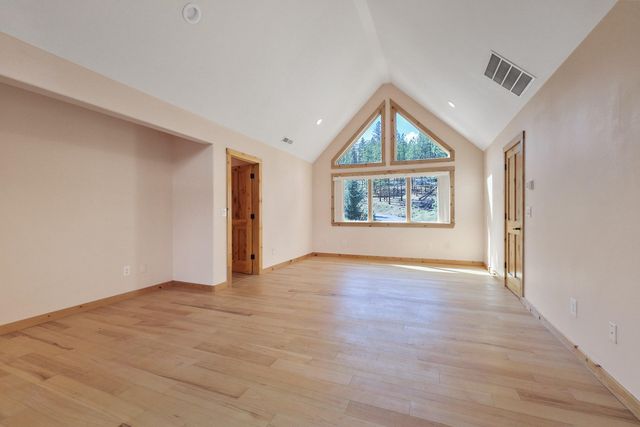 23612 N Westlake Dr, Nine Mile Falls, WA 99026