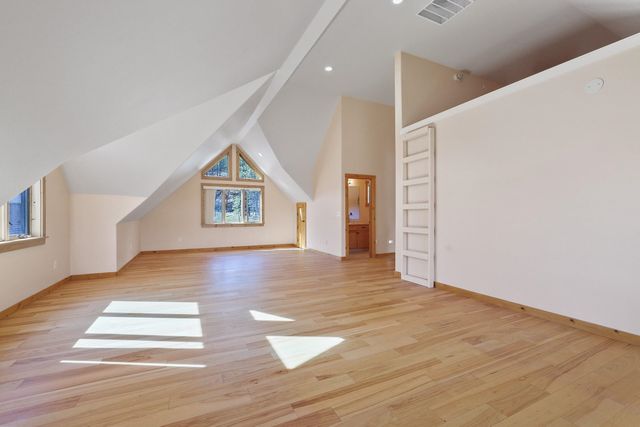 23612 N Westlake Dr, Nine Mile Falls, WA 99026
