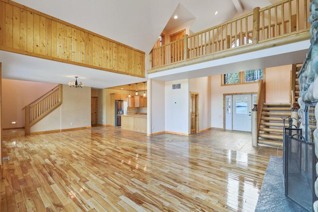 23612 N Westlake Dr, Nine Mile Falls, WA 99026