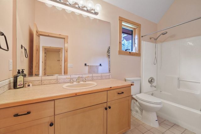 23612 N Westlake Dr, Nine Mile Falls, WA 99026