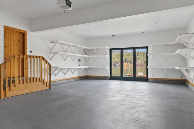 23612 N Westlake Dr, Nine Mile Falls, WA 99026