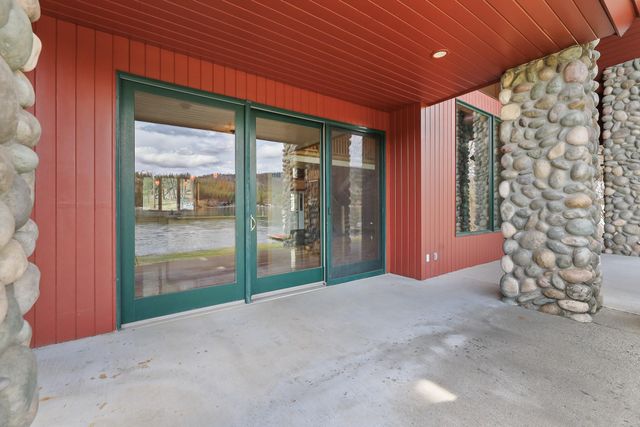 23612 N Westlake Dr, Nine Mile Falls, WA 99026