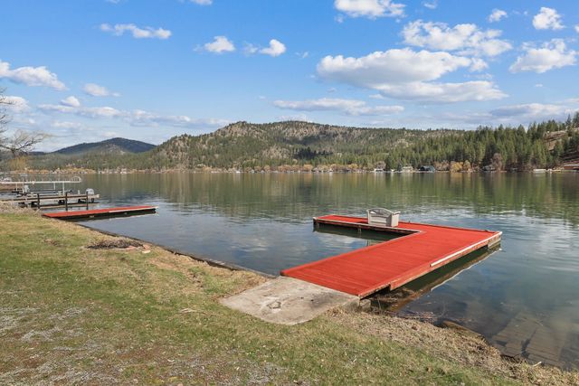 23612 N Westlake Dr, Nine Mile Falls, WA 99026