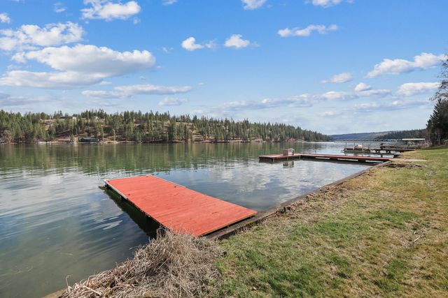 23612 N Westlake Dr, Nine Mile Falls, WA 99026