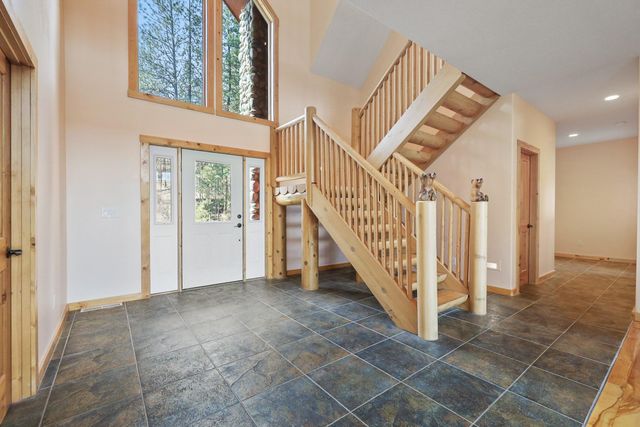 23612 N Westlake Dr, Nine Mile Falls, WA 99026