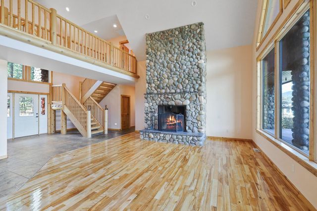 23612 N Westlake Dr, Nine Mile Falls, WA 99026