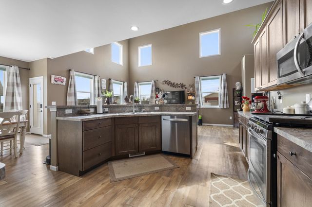 38 Harmony Blvd, Surrey, ND 58785