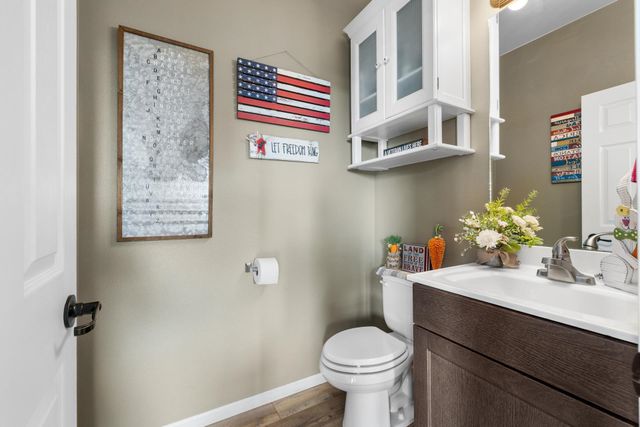 38 Harmony Blvd, Surrey, ND 58785