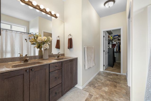 38 Harmony Blvd, Surrey, ND 58785