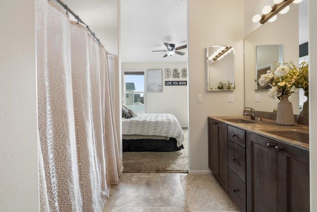 38 Harmony Blvd, Surrey, ND 58785