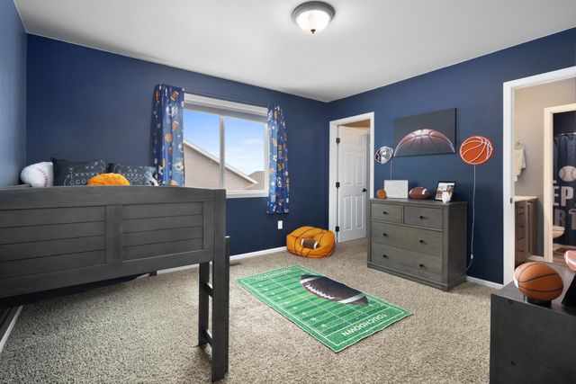 38 Harmony Blvd, Surrey, ND 58785