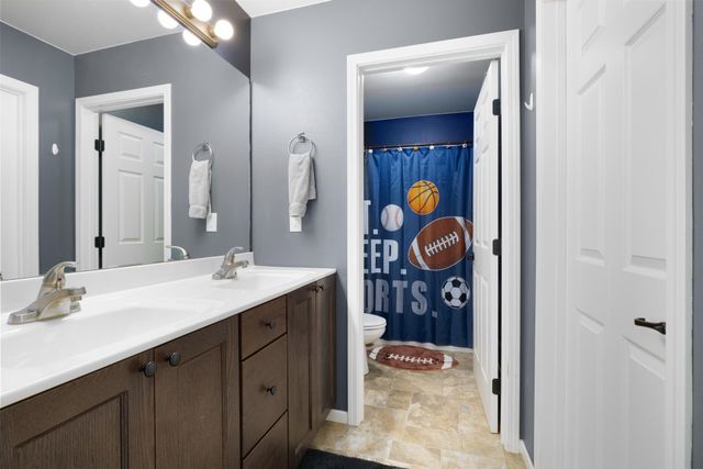 38 Harmony Blvd, Surrey, ND 58785