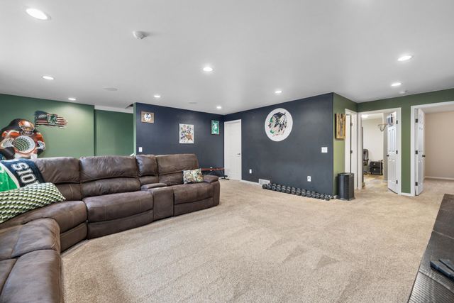 38 Harmony Blvd, Surrey, ND 58785