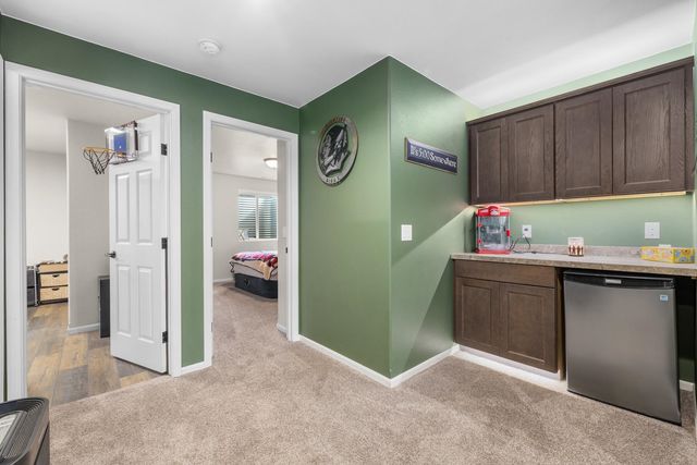 38 Harmony Blvd, Surrey, ND 58785