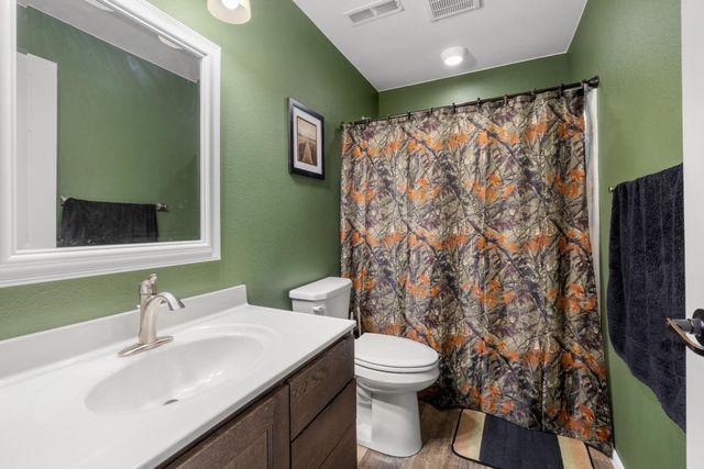 38 Harmony Blvd, Surrey, ND 58785