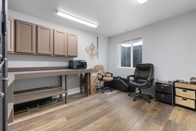 38 Harmony Blvd, Surrey, ND 58785