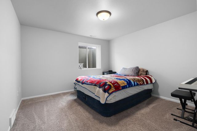 38 Harmony Blvd, Surrey, ND 58785