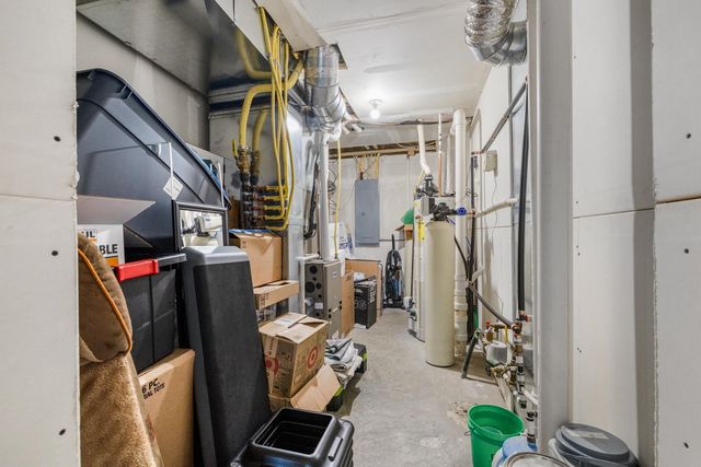 38 Harmony Blvd, Surrey, ND 58785