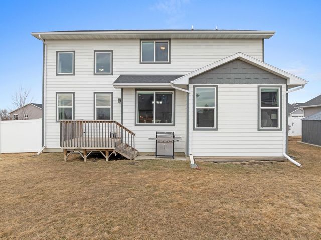 38 Harmony Blvd, Surrey, ND 58785
