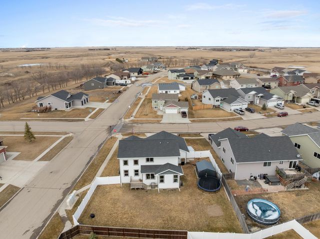 38 Harmony Blvd, Surrey, ND 58785