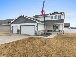 38 Harmony Blvd, Surrey, ND 58785