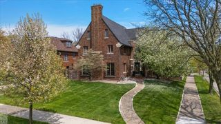 1204 Kensington Avenue, Grosse Pointe Park, MI 48230