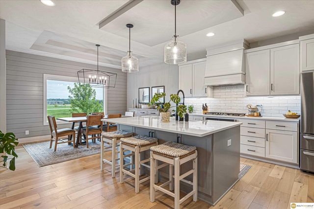 10105 S 98th Street, Papillion, NE 68046