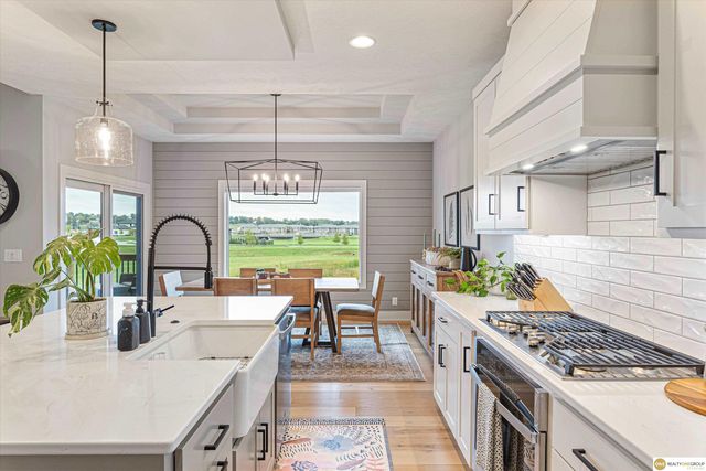 10105 S 98th Street, Papillion, NE 68046