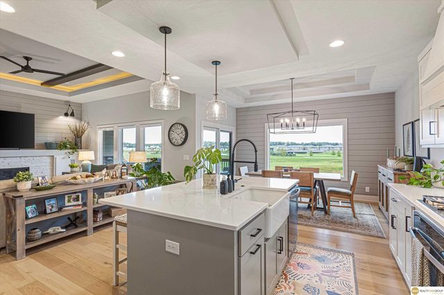 10105 S 98th Street, Papillion, NE 68046