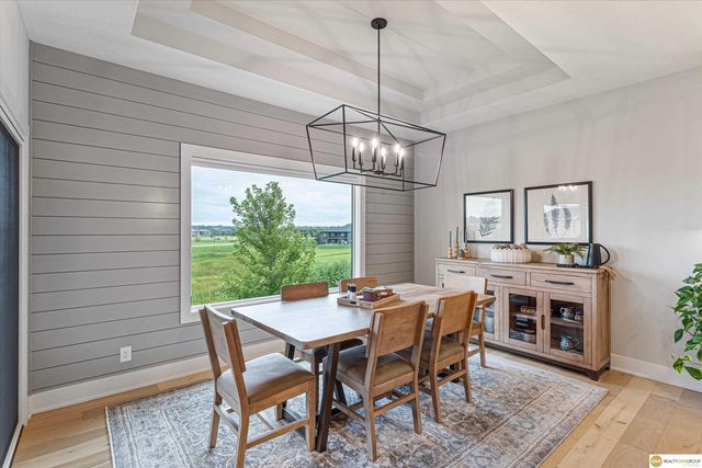 10105 S 98th Street, Papillion, NE 68046