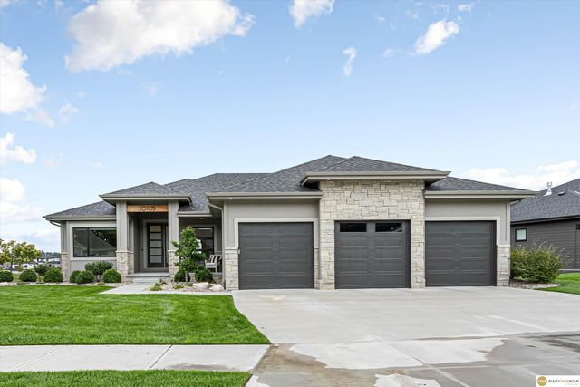 10105 S 98th Street, Papillion, NE 68046