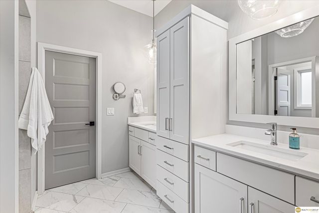 10105 S 98th Street, Papillion, NE 68046