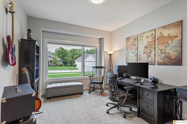 10105 S 98th Street, Papillion, NE 68046