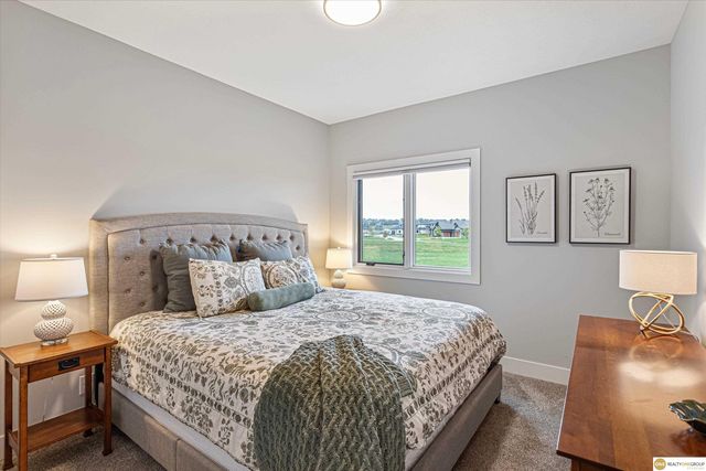 10105 S 98th Street, Papillion, NE 68046