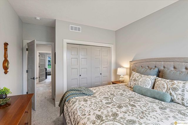 10105 S 98th Street, Papillion, NE 68046