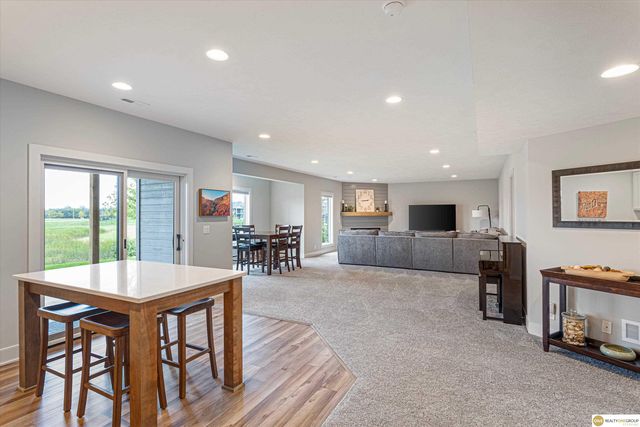 10105 S 98th Street, Papillion, NE 68046